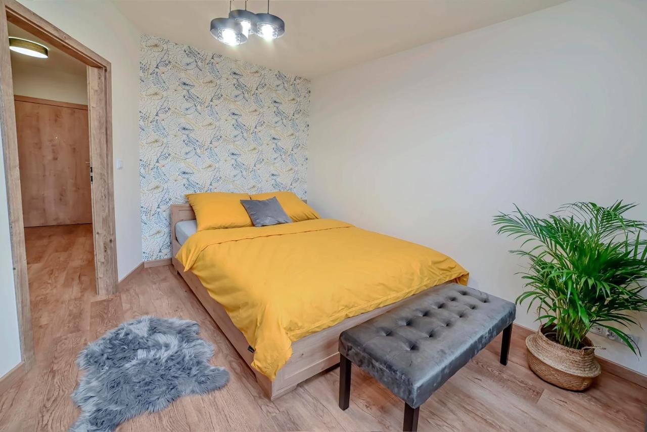 Appartement Apartament Na Zlotej Podkowie à Głogów Extérieur photo